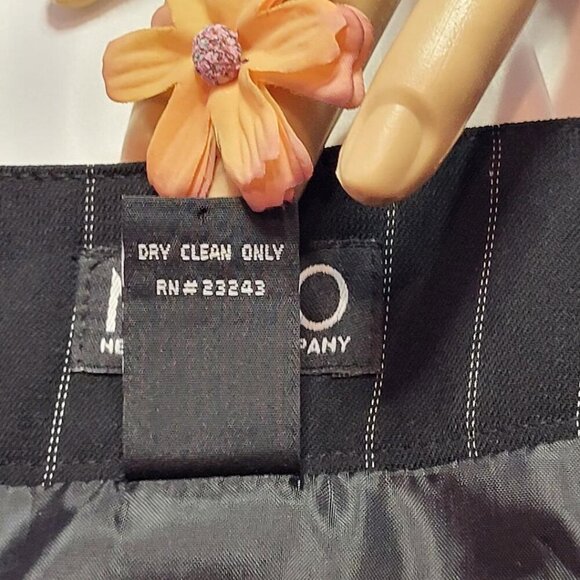 New York & Co., Not Worn, Women's Pinstripe Skirt, Size 12 - Picture 4 of 8